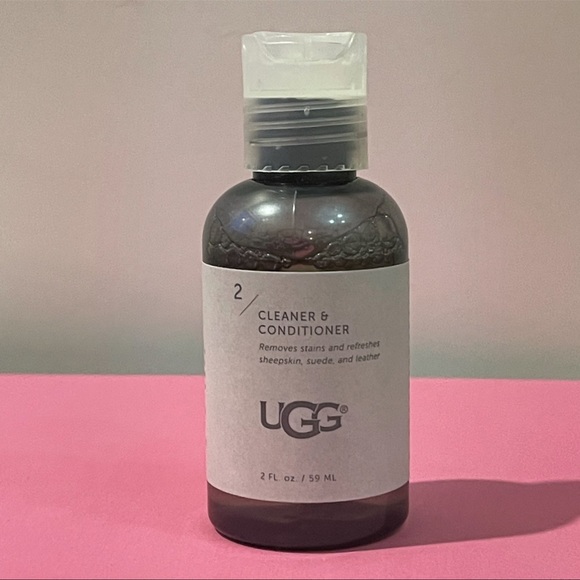 Two Piece UGG Travel Cleaning Kit - Picture 2 of 10